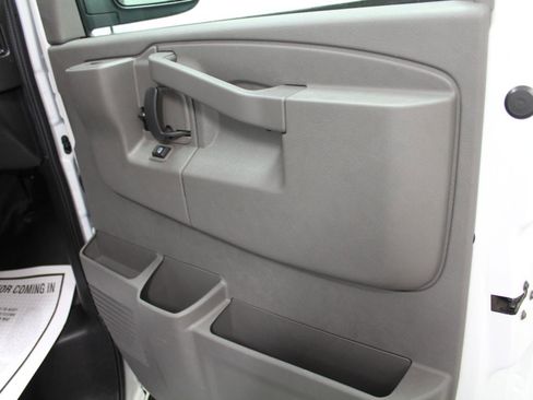 Used 2020 Chevrolet Express 2500 RWD image 20