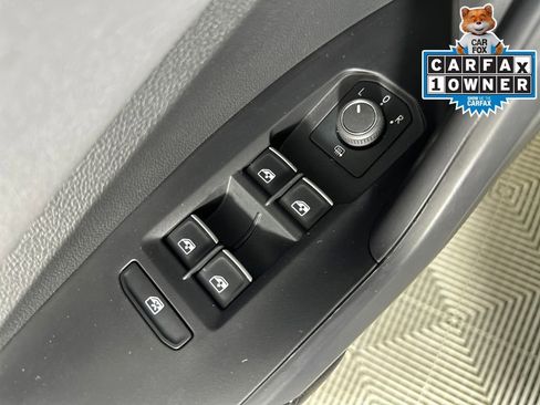 Used 2025 Volkswagen Jetta SE image 13