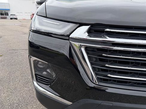 Used 2023 Chevrolet Traverse LT w/ LT Premium Package AWD/4WD image 9