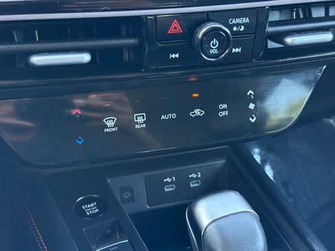 Used 2025 Nissan Kicks SR image 19