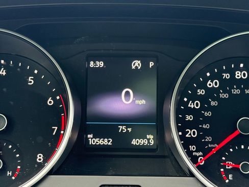 Used 2018 Volkswagen Tiguan SE w/ Panoramic Sunroof Package FWD image 20