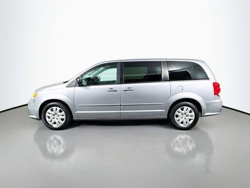 Used 2017 Dodge Grand Caravan SE image 2