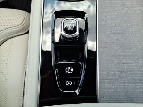 New 2026 Volvo XC90 B6 Ultra w/ Protection Package Premier AWD/4WD image 17