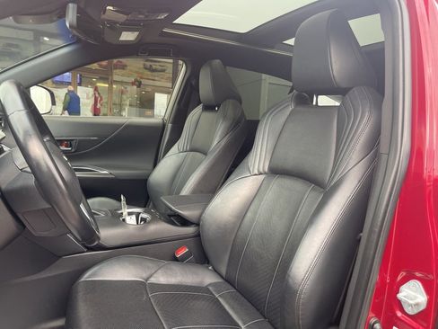 Used 2021 Toyota Venza Limited image 56