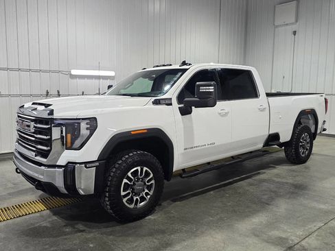 Used 2024 GMC Sierra 3500 SLE image 2