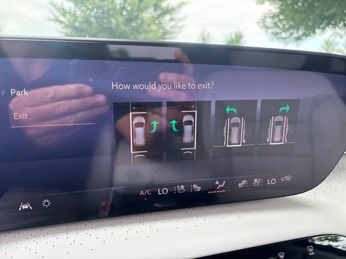 New 2026 Buick Enclave Avenir w/ Super Cruise Package FWD image 39