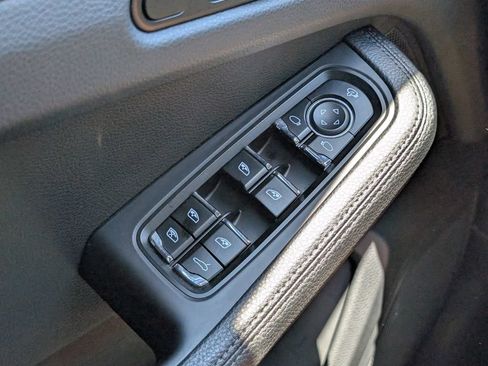 Certified 2024 Porsche Macan AWD/4WD image 28