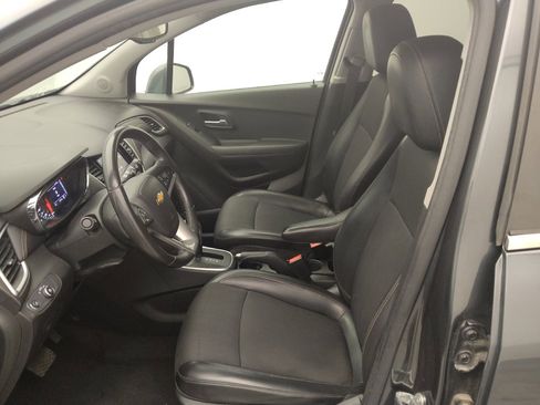 Used 2018 Chevrolet Trax LT w/ LT Convenience Package FWD image 17