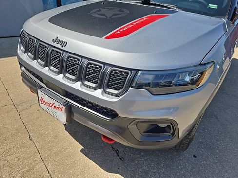 Used 2023 Jeep Compass Trailhawk AWD/4WD image 17