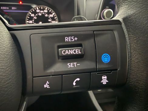 Used 2022 Nissan Rogue SV FWD image 13