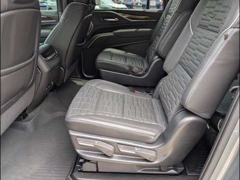 Used 2023 Cadillac Escalade ESV Sport Platinum w/ LPO, ONYX Package AWD/4WD image 15