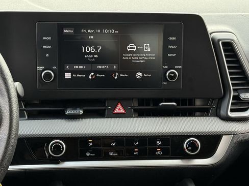 Used 2025 Kia Sportage LX image 17