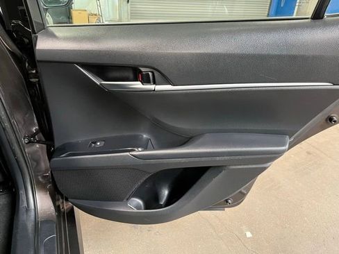 Used 2018 Toyota Camry LE FWD image 13