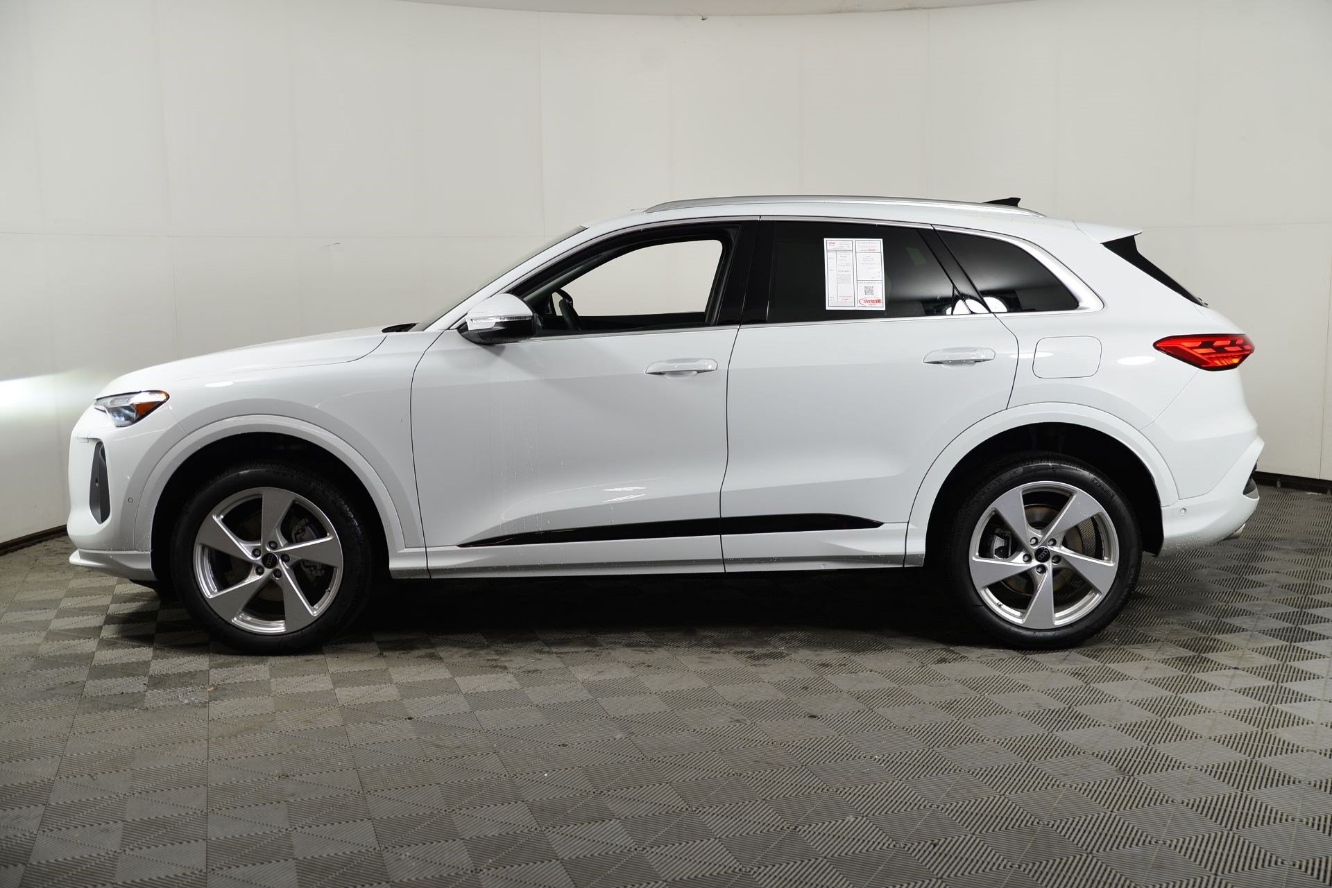 New 2025 Audi Q5 Premium Plus AWD/4WD image 2