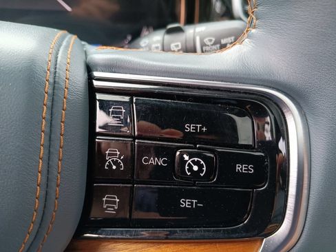 Used 2022 Jeep Grand Wagoneer Series II w/ Premium Group II AWD/4WD image 7