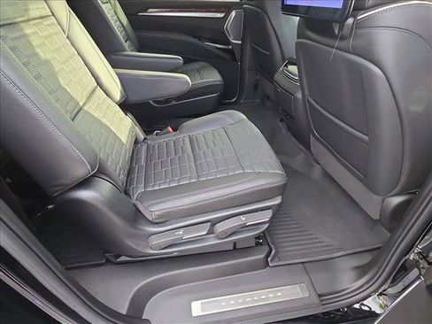 Used 2025 Cadillac Escalade ESV Sport Platinum w/ LPO, ONYX Package AWD/4WD image 22