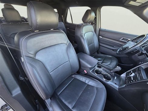 Used 2017 Ford Explorer Limited image 5