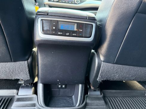 Used 2017 Toyota Highlander Plus AWD/4WD image 26
