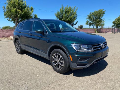 Used 2019 Volkswagen Tiguan SE w/ Panoramic Sunroof Package AWD/4WD image 3