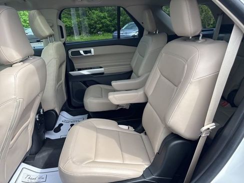 Used 2023 Ford Explorer XLT w/ Equipment Group 202A AWD/4WD image 15