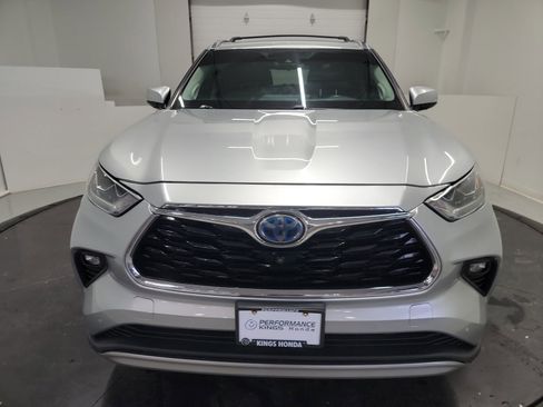 Used 2020 Toyota Highlander Platinum image 2