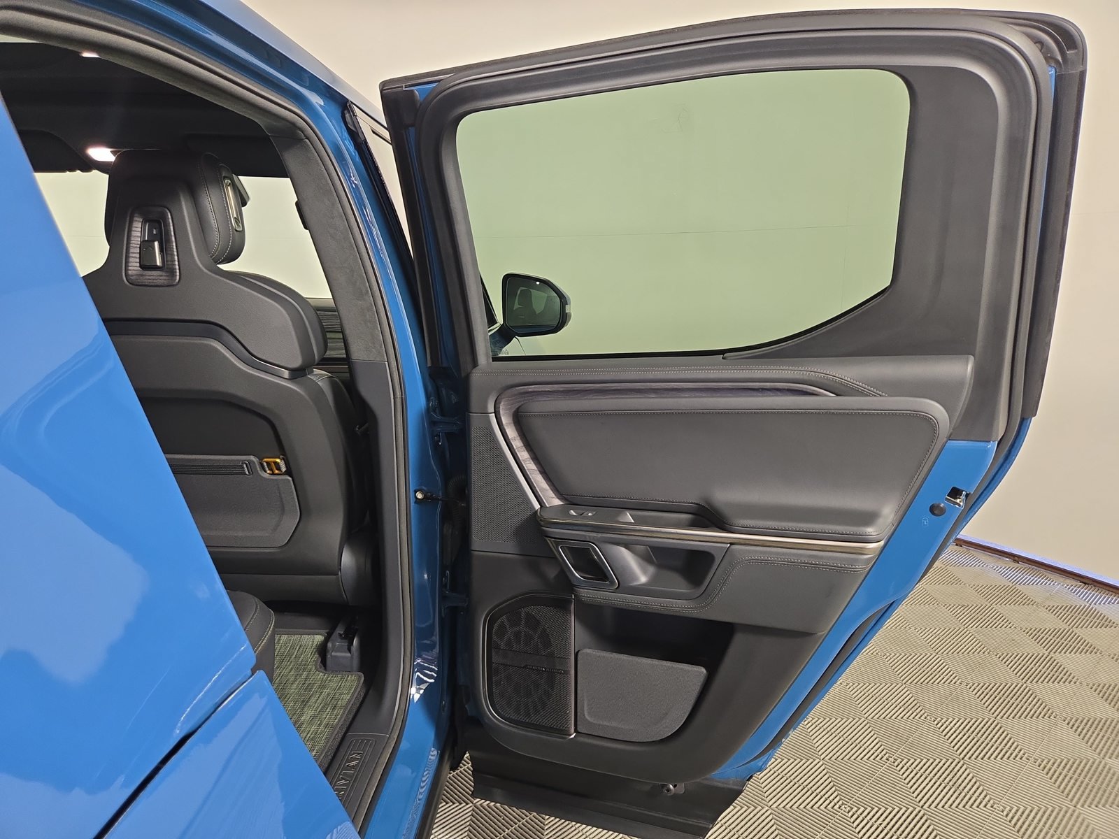 Used 2022 Rivian R1T Adventure AWD/4WD image 19