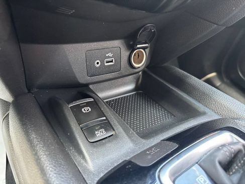 Used 2019 Nissan Rogue Sport SV w/ Technology Package FWD image 32