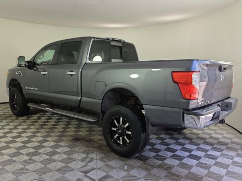 Used 2017 Nissan Titan SV RWD image 5
