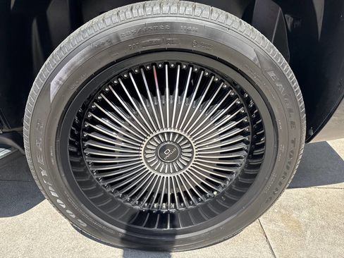 Used 2012 Cadillac Escalade Luxury image 31