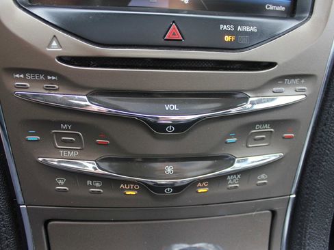 Used 2013 Lincoln MKX AWD image 18