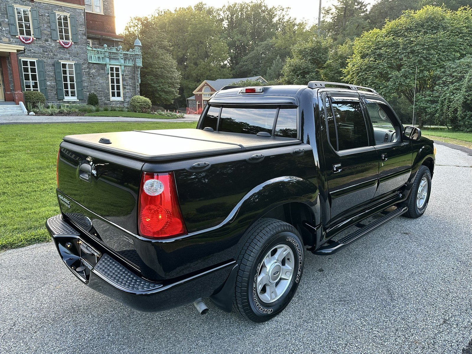 Used 2004 Ford Explorer Sport Trac 4x4 image 10