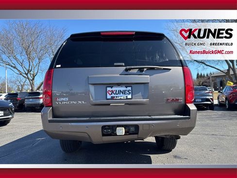 Used 2013 GMC Yukon XL SLT w/ SLT-2 Equipment Package image 8