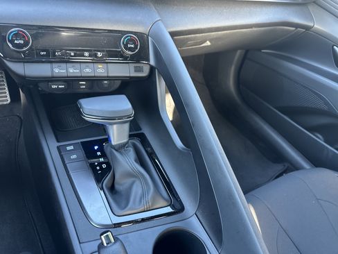Used 2025 Hyundai Elantra Sport FWD image 17