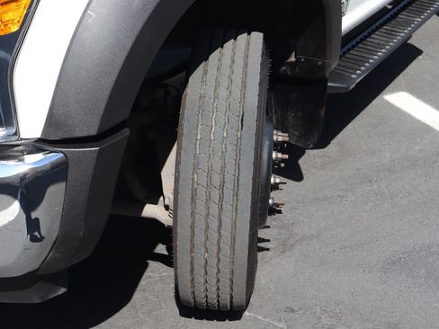Used 2017 Ford F550 2WD Regular Cab Super Duty image 41