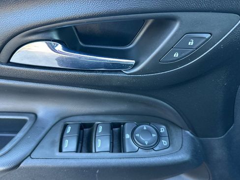 Used 2022 Chevrolet Equinox LT FWD image 10