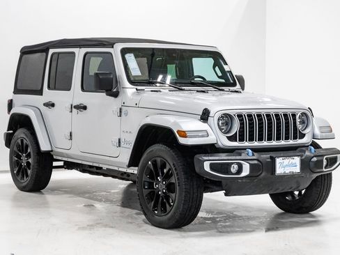 Used 2024 Jeep Wrangler Unlimited Sahara AWD/4WD image 7