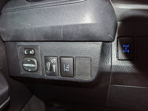 Used 2017 Toyota RAV4 LE w/ All Weather Liner Package AWD/4WD image 38