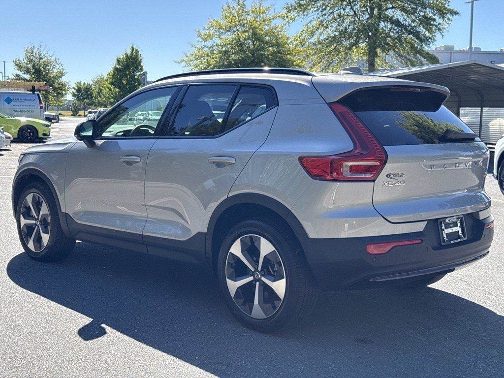 Used 2025 Volvo XC40 B5 Plus AWD/4WD image 5
