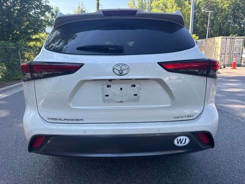 Used 2021 Toyota Highlander Limited FWD image 6