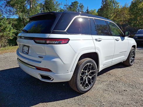 New 2025 Jeep Grand Cherokee Summit image 4