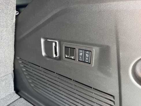 Used 2024 Chevrolet Tahoe Premier w/ Advanced Technology Package RWD image 43