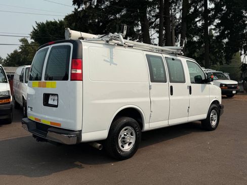 Used 2014 Chevrolet Express 2500 RWD image 10