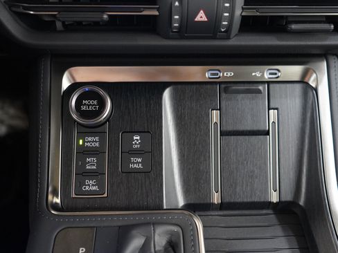 Used 2024 Lexus GX 550 image 23