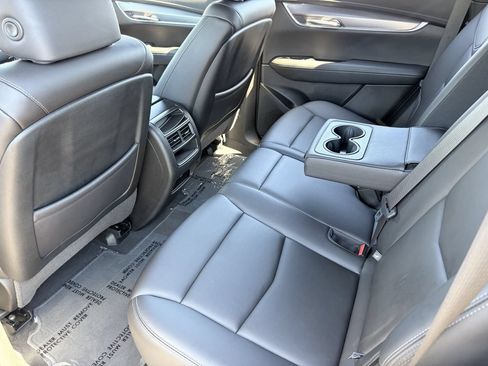 Used 2021 Cadillac XT5 Luxury FWD image 16