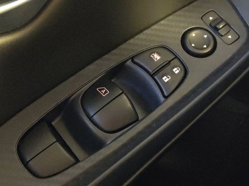 Used 2025 Nissan Sentra SV FWD image 27