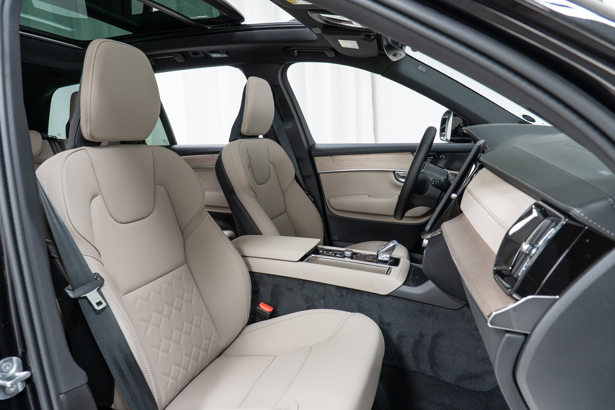 New 2026 Volvo XC90 T8 Plus w/ Protection Package Premier AWD/4WD image 22