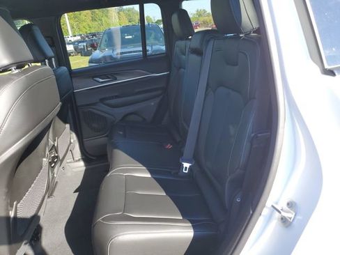 New 2025 Jeep Grand Cherokee Limited w/ Black Appearance Package image 14