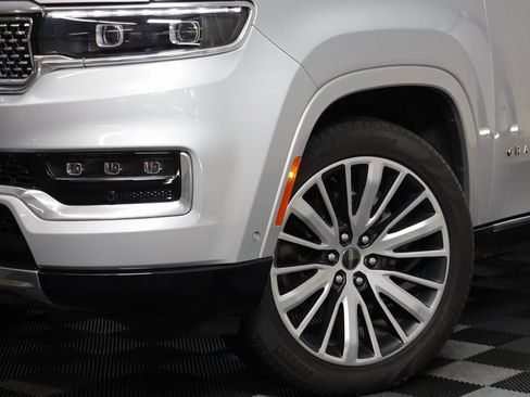 Used 2024 Jeep Grand Wagoneer L Series III image 3