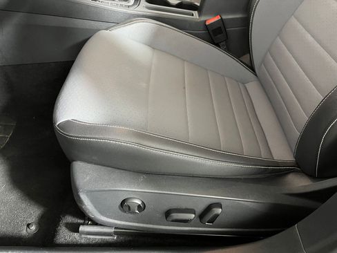 Used 2025 Volkswagen Jetta SE image 11