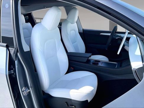 Used 2024 Tesla Model Y Long Range image 27